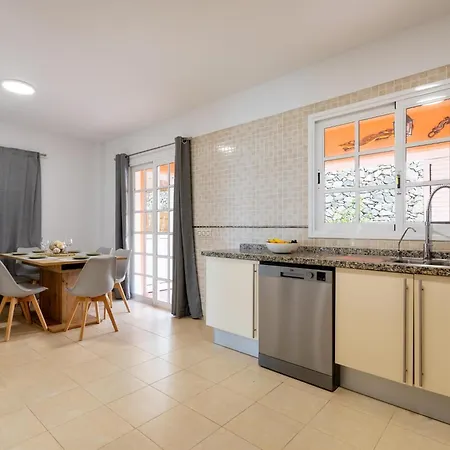 Incredible Fuente, Ocean View, Heated Pool! Holiday home